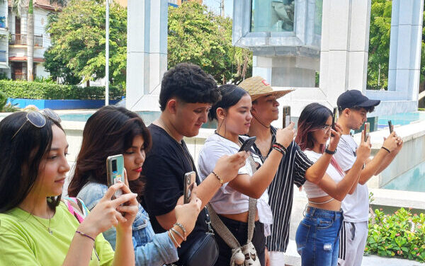 Estudiantes en Caminata Fotográfica