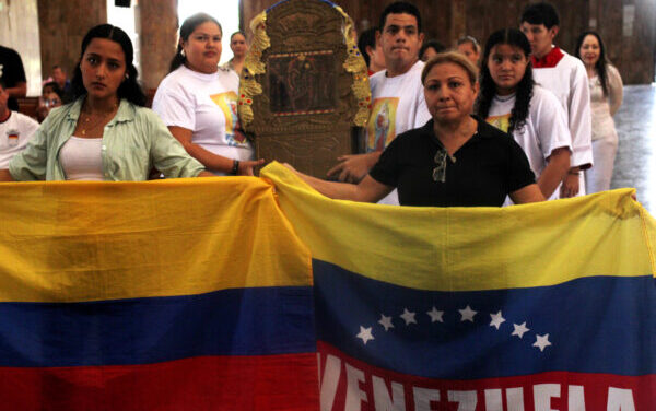 Al son de la Gaita zuliana llegó La Chinita a la Catedral de Barranquilla