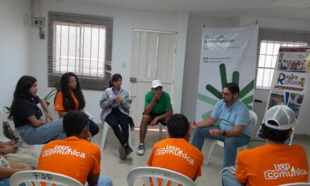 César Batiz, director de El Pitazo comparte experiencias de infociudadanía en Villas de San Pablo, Barranquilla
