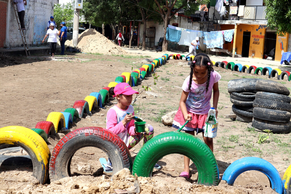 Los niños participaron en la construcción del Ecoparque.