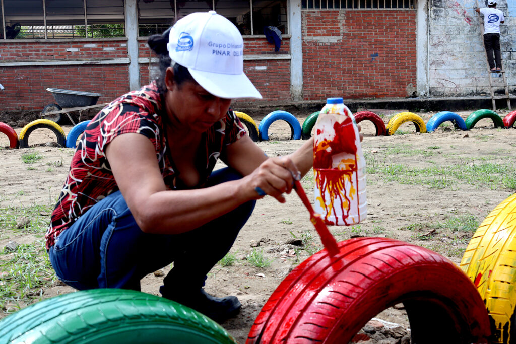 Las mujeres de la comunidad  Pinar del Río participaron en la construcción del Ecoparque.