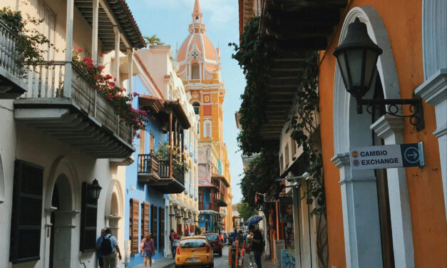 Descubre la belleza de Cartagena, su casco antiguo y zona amurallada