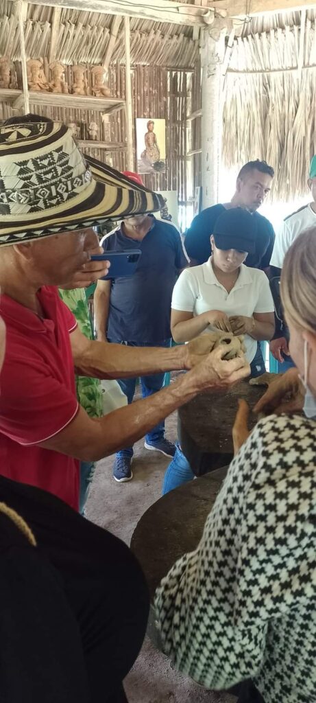 pobladores de Momil Córdoba Colombia y sus artesanías