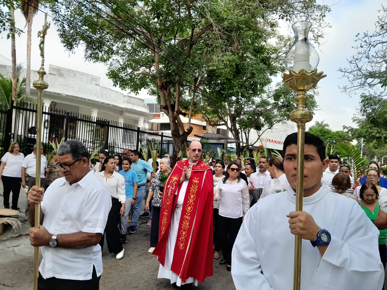 Procesión de Feligreses que pidieron por la salud y paz mundial Domingo de Ramos Semana Santa 2024 Barranquilla Colombia