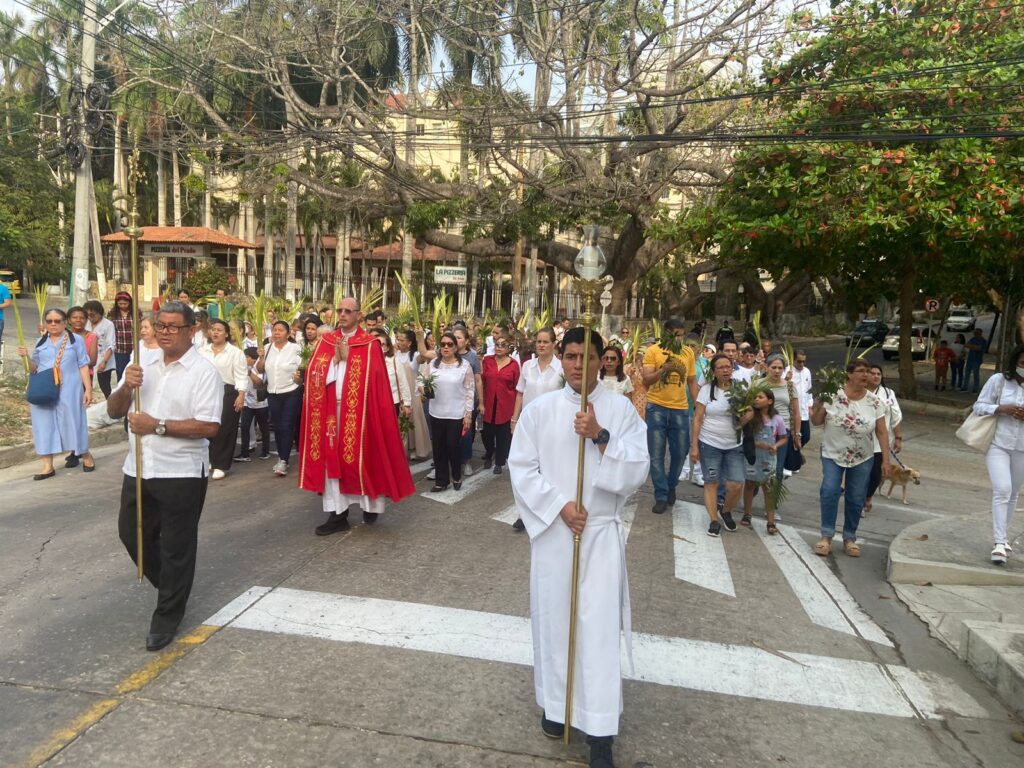 La procesión llegó hasta la Parroquia Concepción Palacios | Fotos Miguel Ángel González Tenias