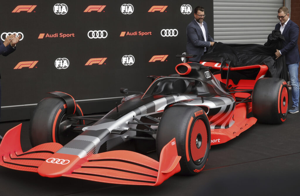 La escudería alemana Audi  presentó su monplaza para competir en la Fórmula 1