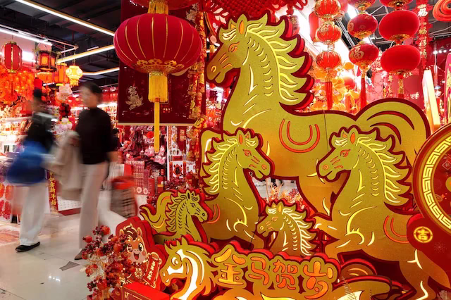 Comercios y espacios públicos se suman a la festividad del Año Nuevo Chino como reflejo de su impacto global