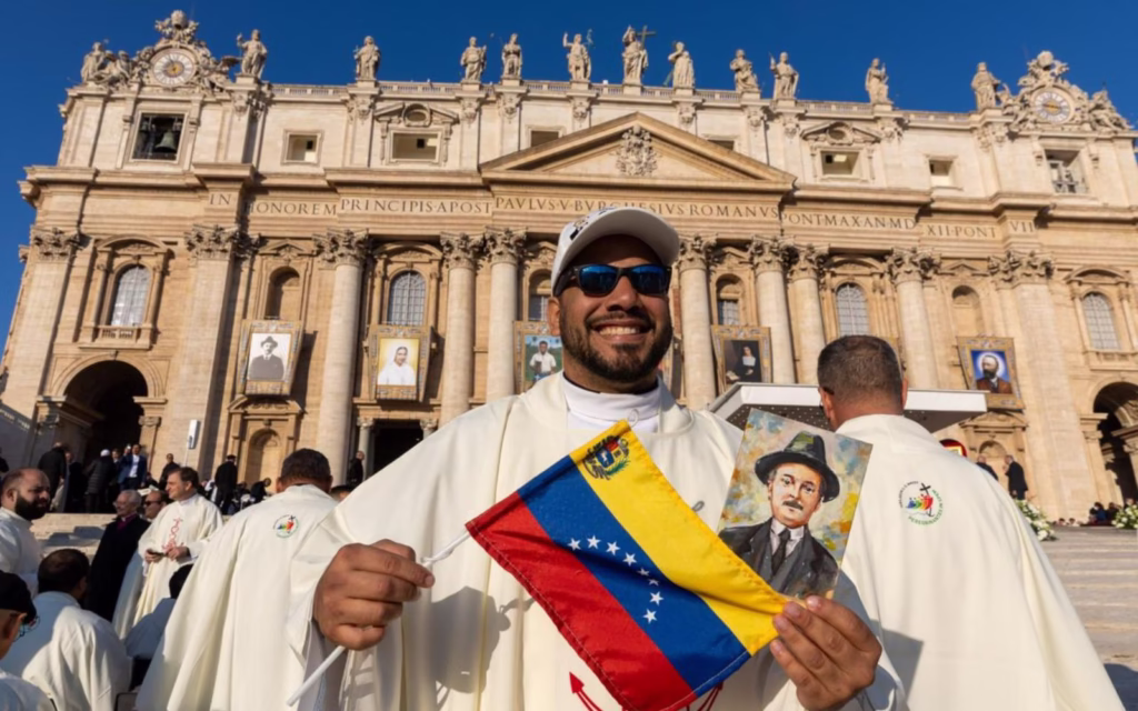 Autoridades de la iglesia católica venezolana se dieron cita en El Vaticano para la canonización | Foto: Daniel Ibañez