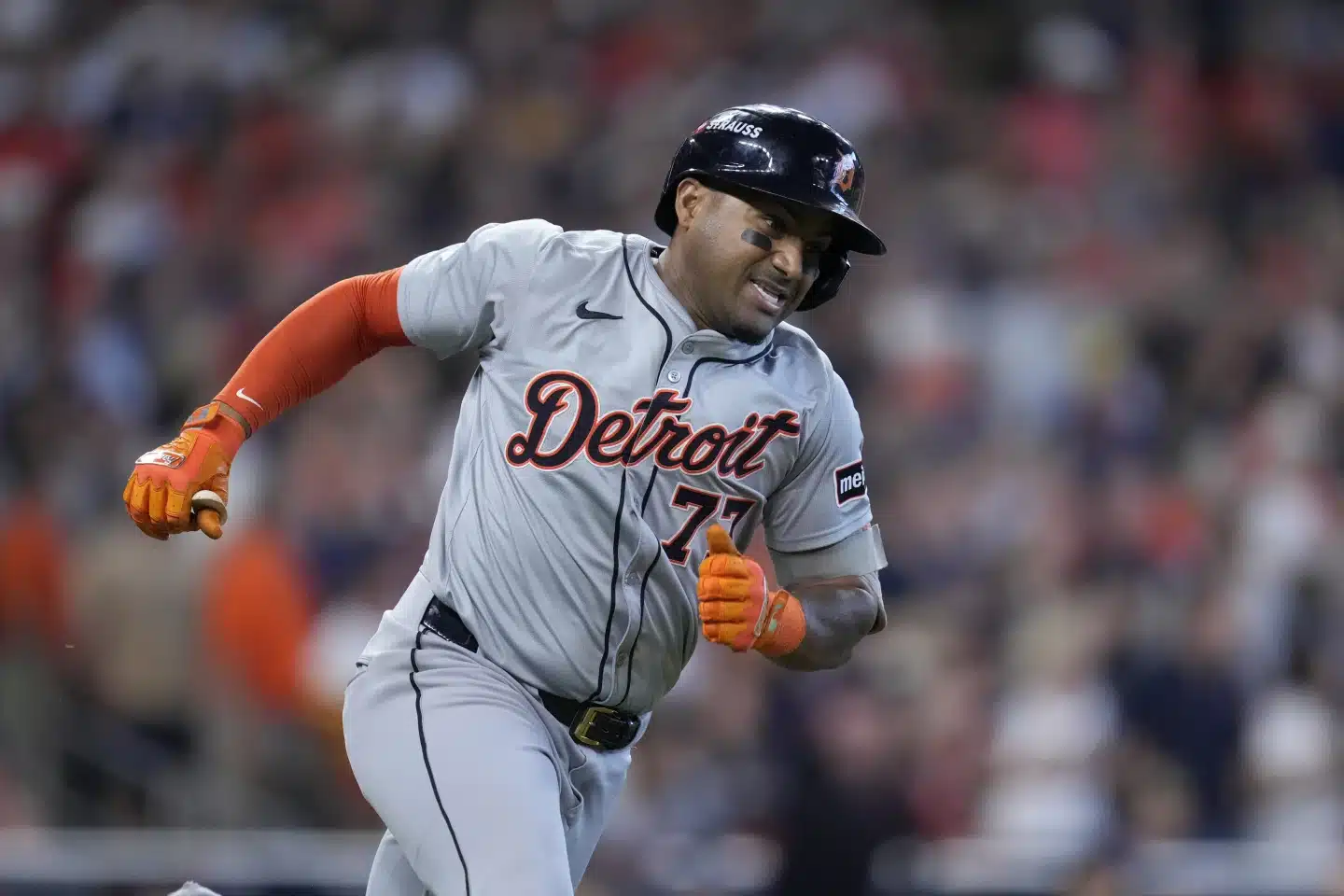 Andy Ibañez conectó doble en el octavo episodio para empujar tres. Foto: Cortesía MLB.com