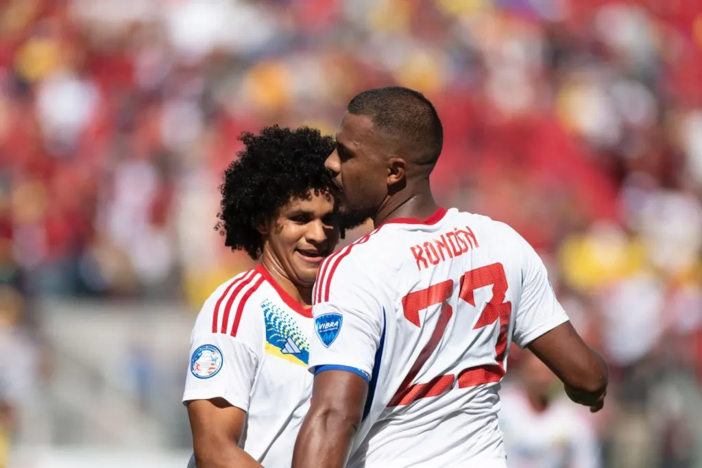 El delantero Eduard Bello celebra el segundo gol del juego para Venezuela. Foto: Cortesía CopaAmérica.com