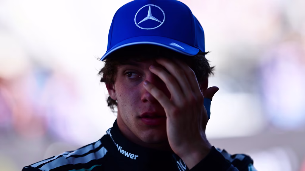 Kimi Antonelli forzó el W17 y tuvo que abandonar en Barcelona | Foto: Cortesía f1.com