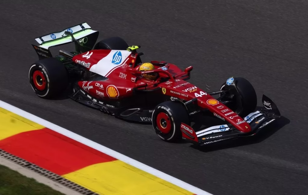 Lewis Hamilton al mando del Ferrari en la primera practica del GP de Bélgica | Foto Formula1.com
