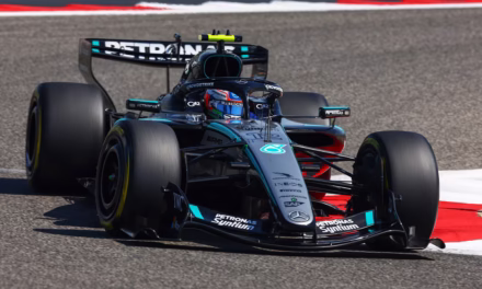 Mercedes con Russell golpea primero en Baréin