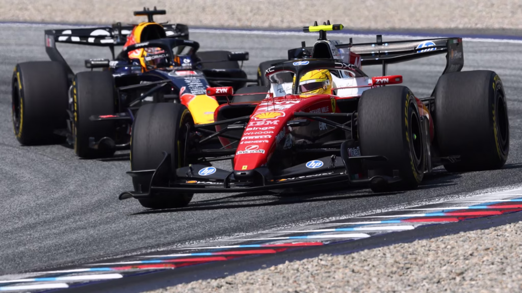 Lewis Hamilton y Max Verstappen luchan por la posición en Austria 