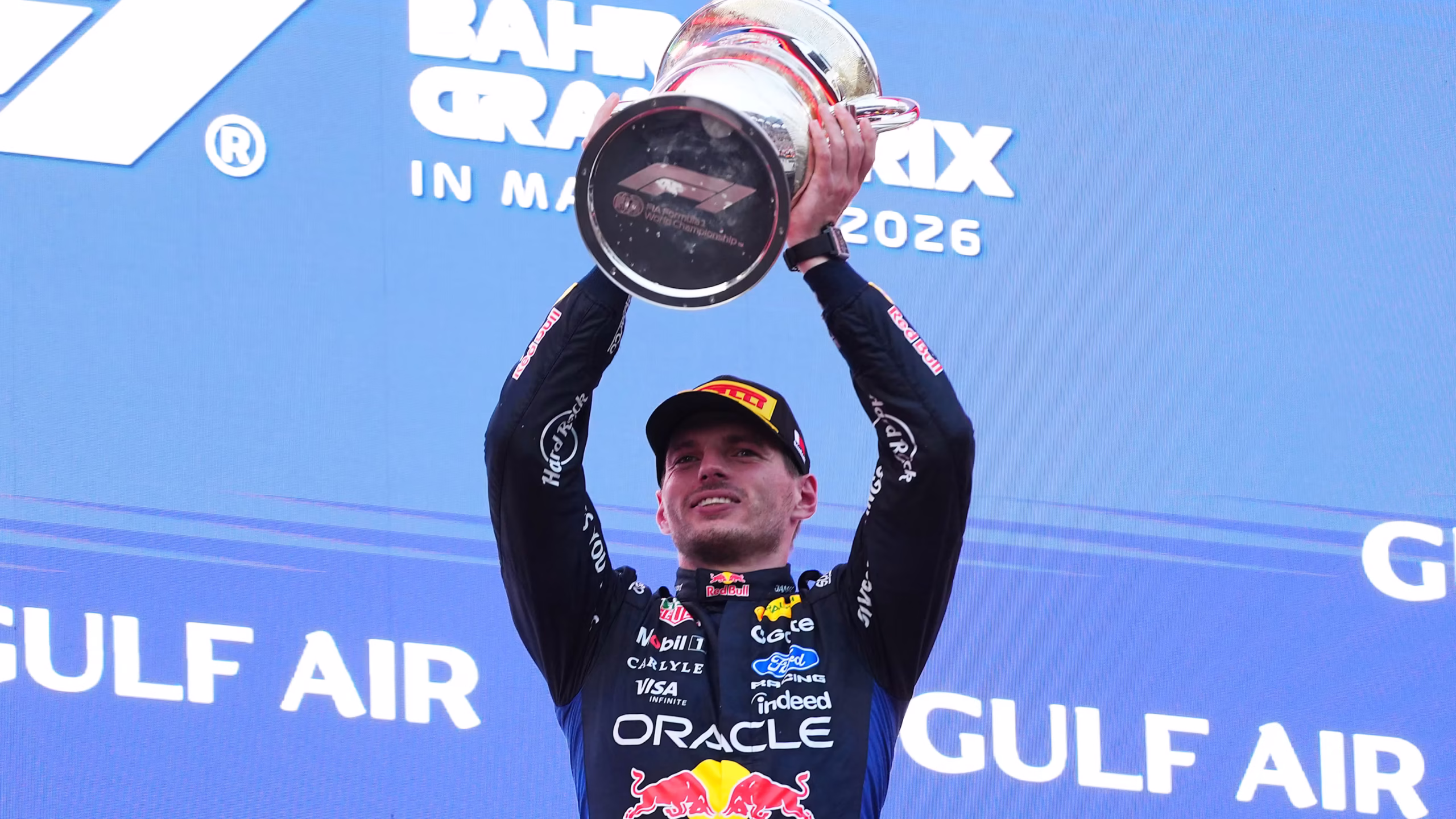Max Verstappen en el podio del Gran Premio de Baréin | Foto: Cortesía F1.com