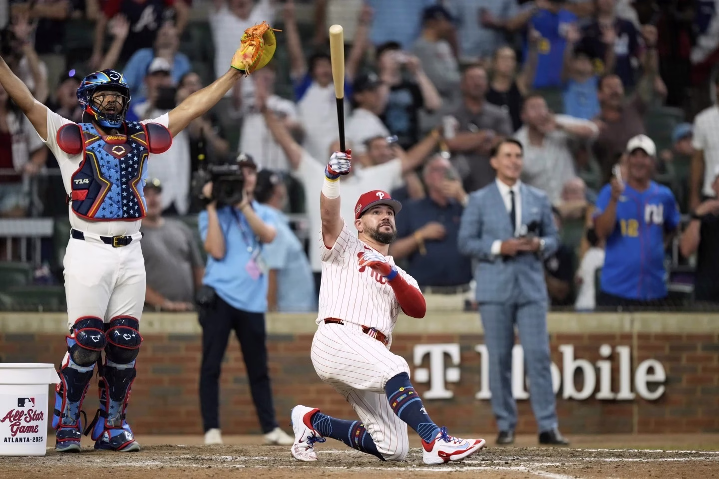 Kyle Schwarber da cuadrangular para ganar el juego | Foto Agencia AP