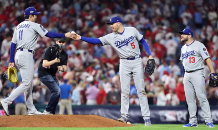 Los Dodgers barren a los Filis en su casa
