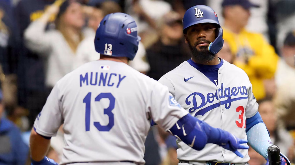 Max Muncy y Teoscar Hernández