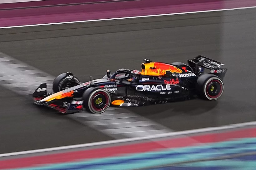 Versttapen pasa la meta en el GP de Qatar | Foto: Cortesía f1.com