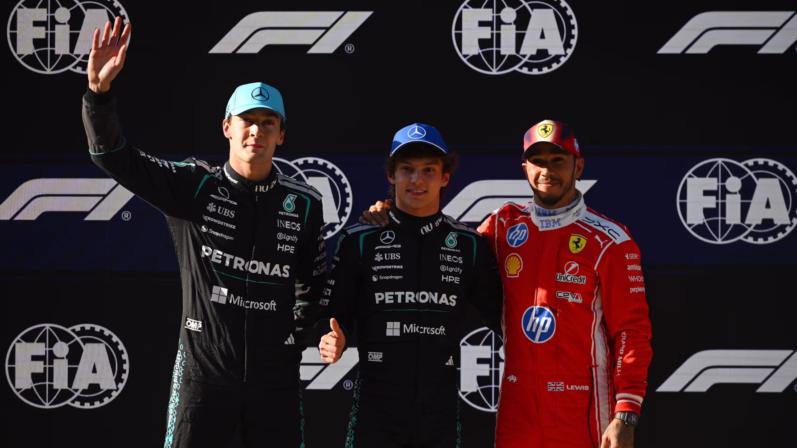 Andrea Kimi Antonelli en el podio junto a George Russell y Lewis Hamilton | Foto: Cortesía F1.com