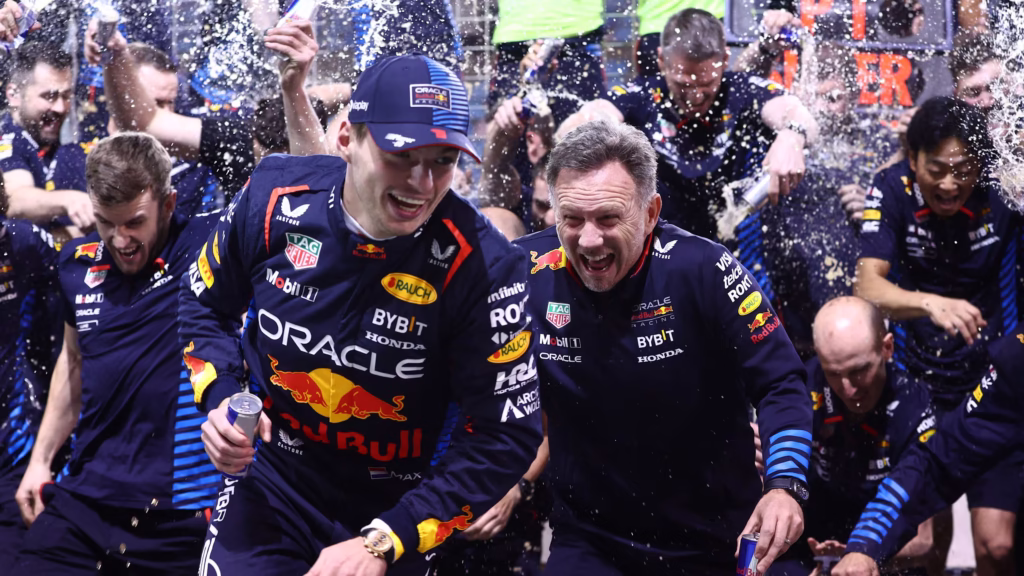 Max Verstappen y Christian Horner de Red Bull celebran | Foto F1.com
