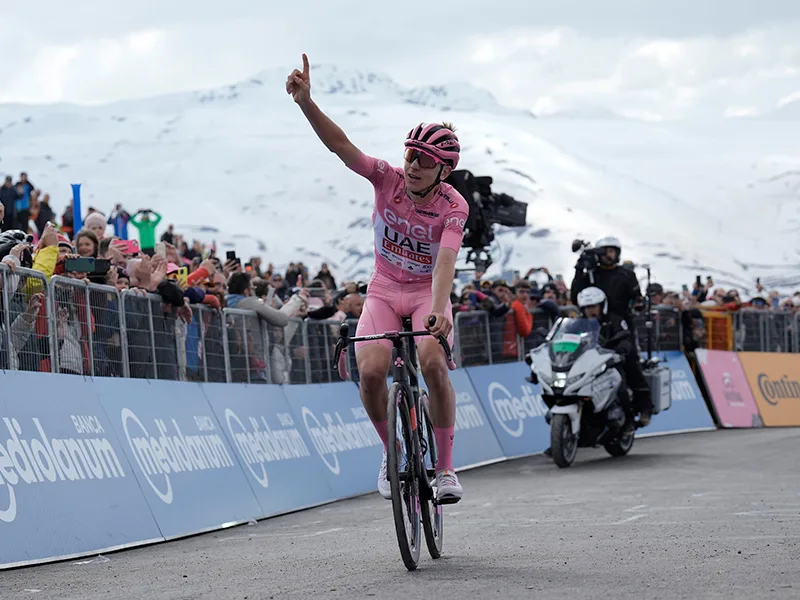 Tadej Pogacar vino de atrás para ganar la etapa reina del Giro de Italia. Foto: Cortesía Agencia AFP