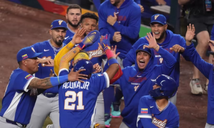Venezuela remonta ante Italia y avanza a la final del WBC