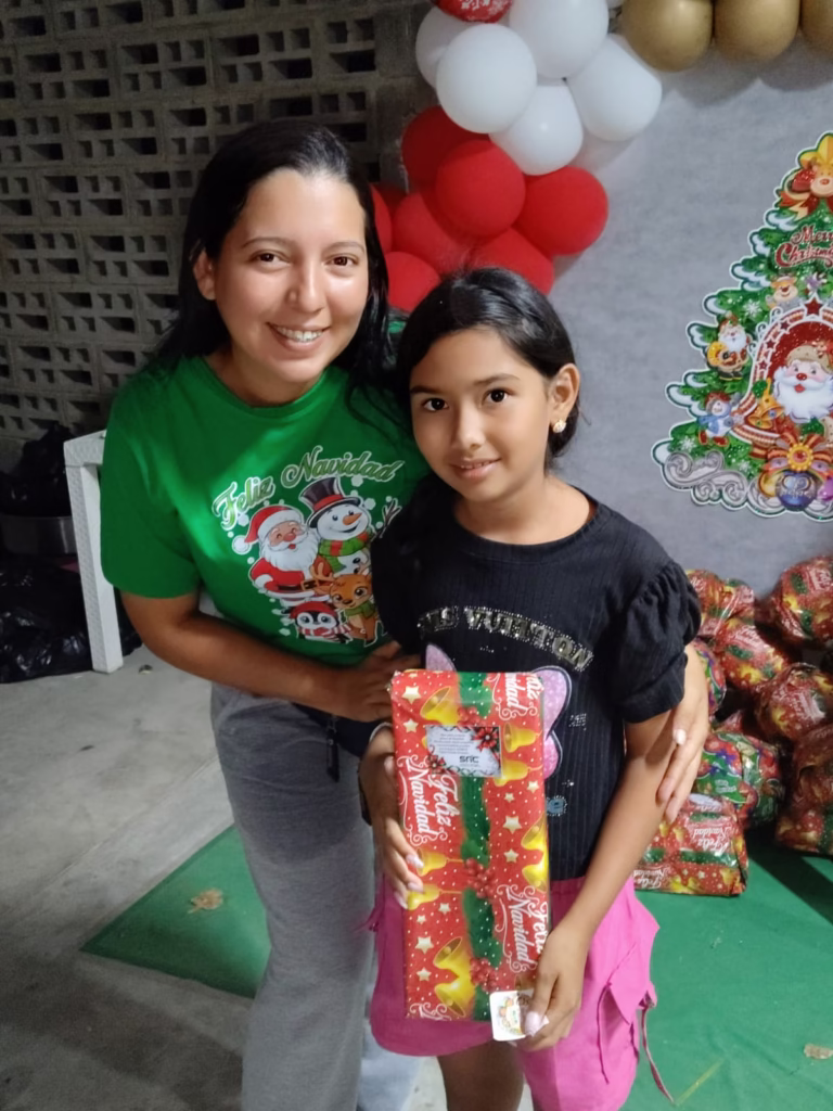 Farolito de Luz entrega 230 regalos en Pinar del Río
