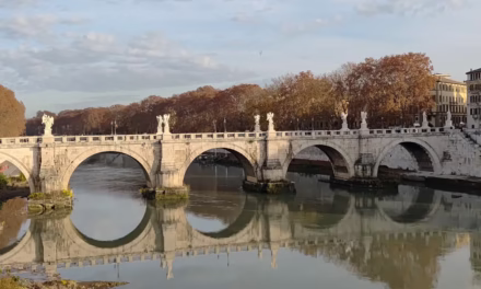 El río Tíber y los monumentos que custodian a Roma y el Vaticano