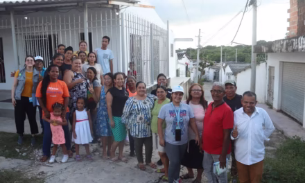 Líderes y lideresas culminan segunda fase del programa  Comunicadores Comunitarios