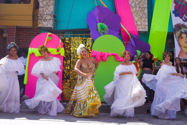 Reinado Popular reafirma el compromiso del Carnaval con la participación comunitaria desde los barrios.