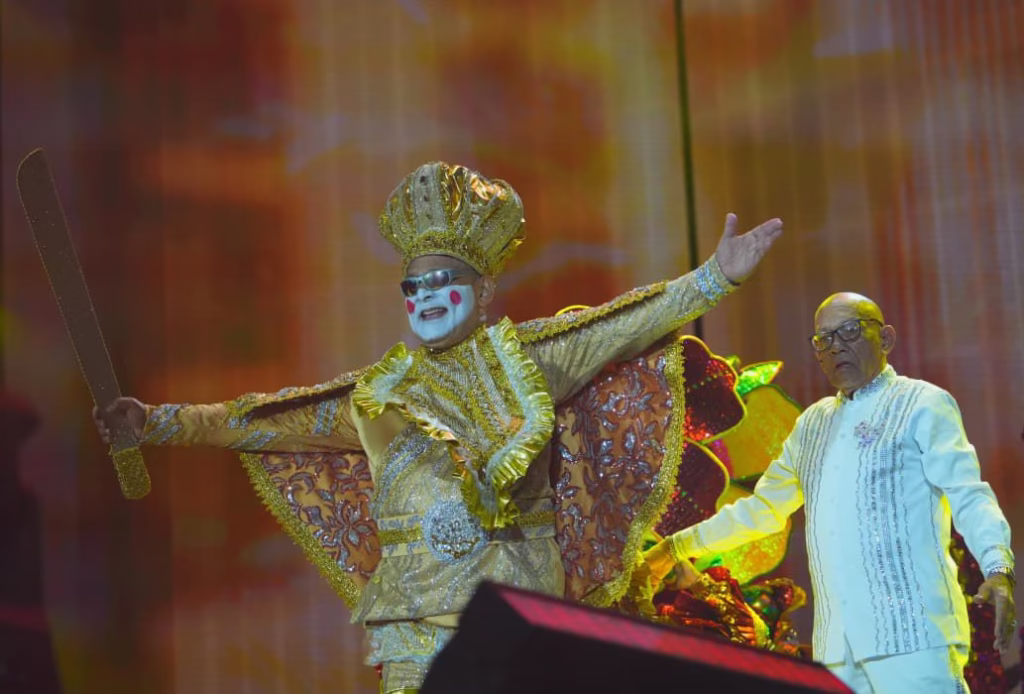 Rey Momo y Michelle Char y su corona en el Carnaval de Barranquilla