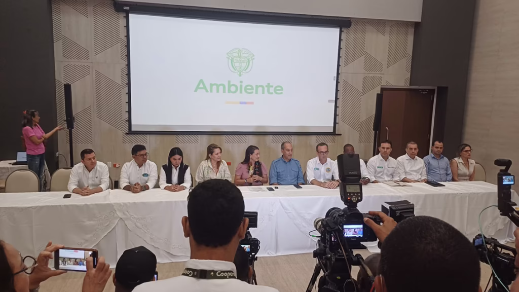 Firma del acuerdo ambiental en Barranquilla.