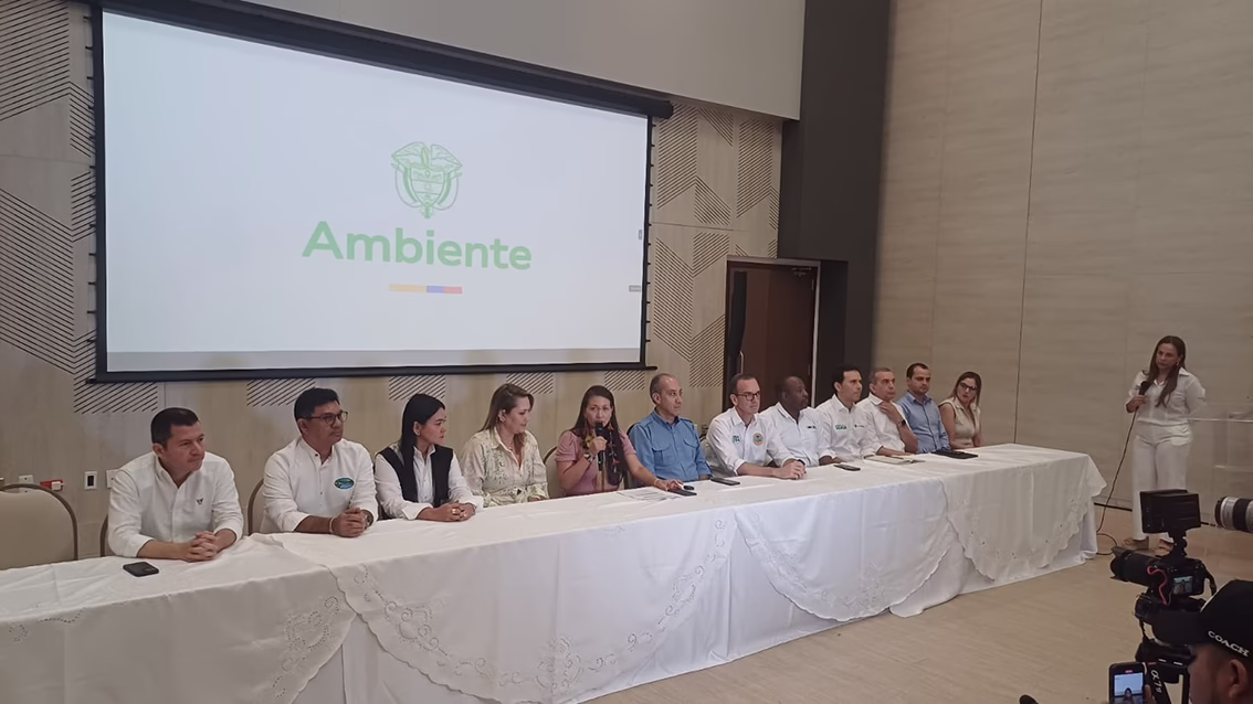 Firma del acuerdo ambiental en Barranquilla.