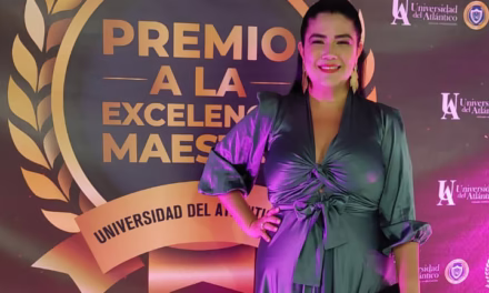 Docente venezolona recibe Doctorado Honoris Causa en Argentina