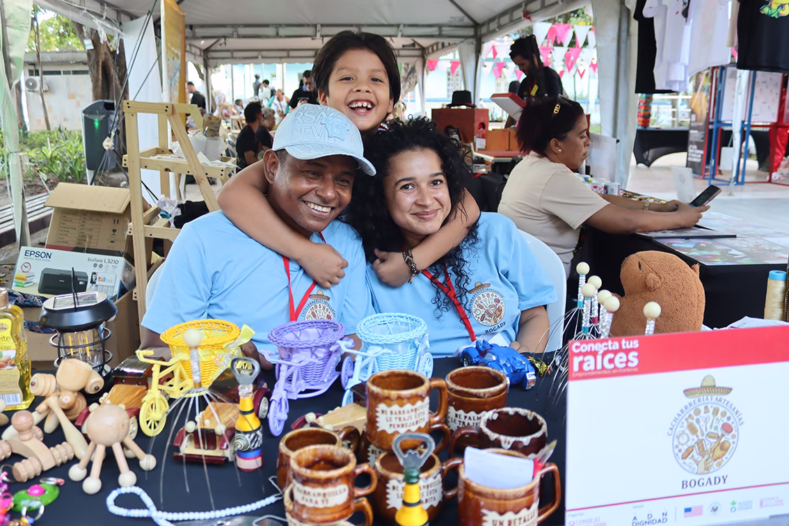 Feria de emprendimientos "Conecta tus raíces"