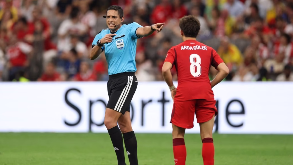Arbitro venezolano en el Francia VS Valenzuela