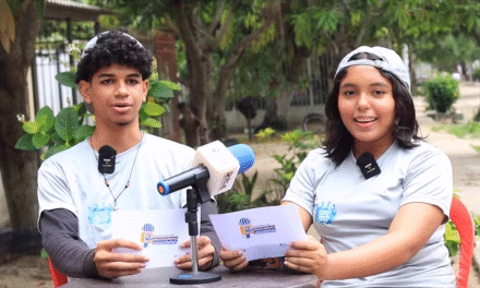 Jóvenes narran sus historias en el Noticiero Comunitario